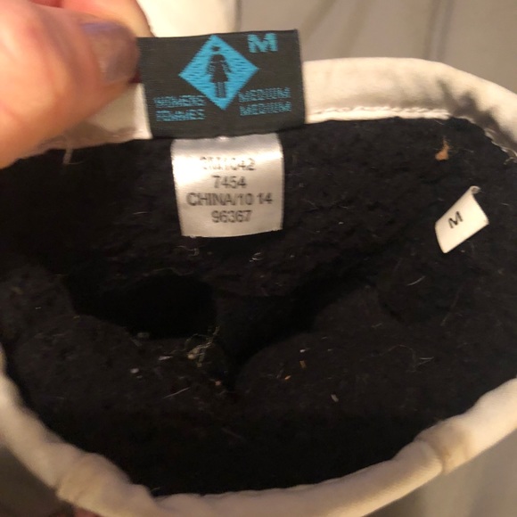 Mittens - Picture 2 of 3